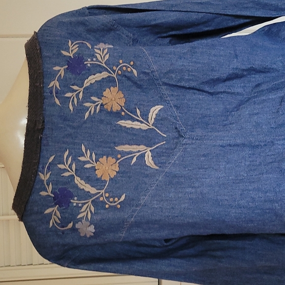 FREE PEOPLE CHAMBRAY TOP - Picture 3 of 8